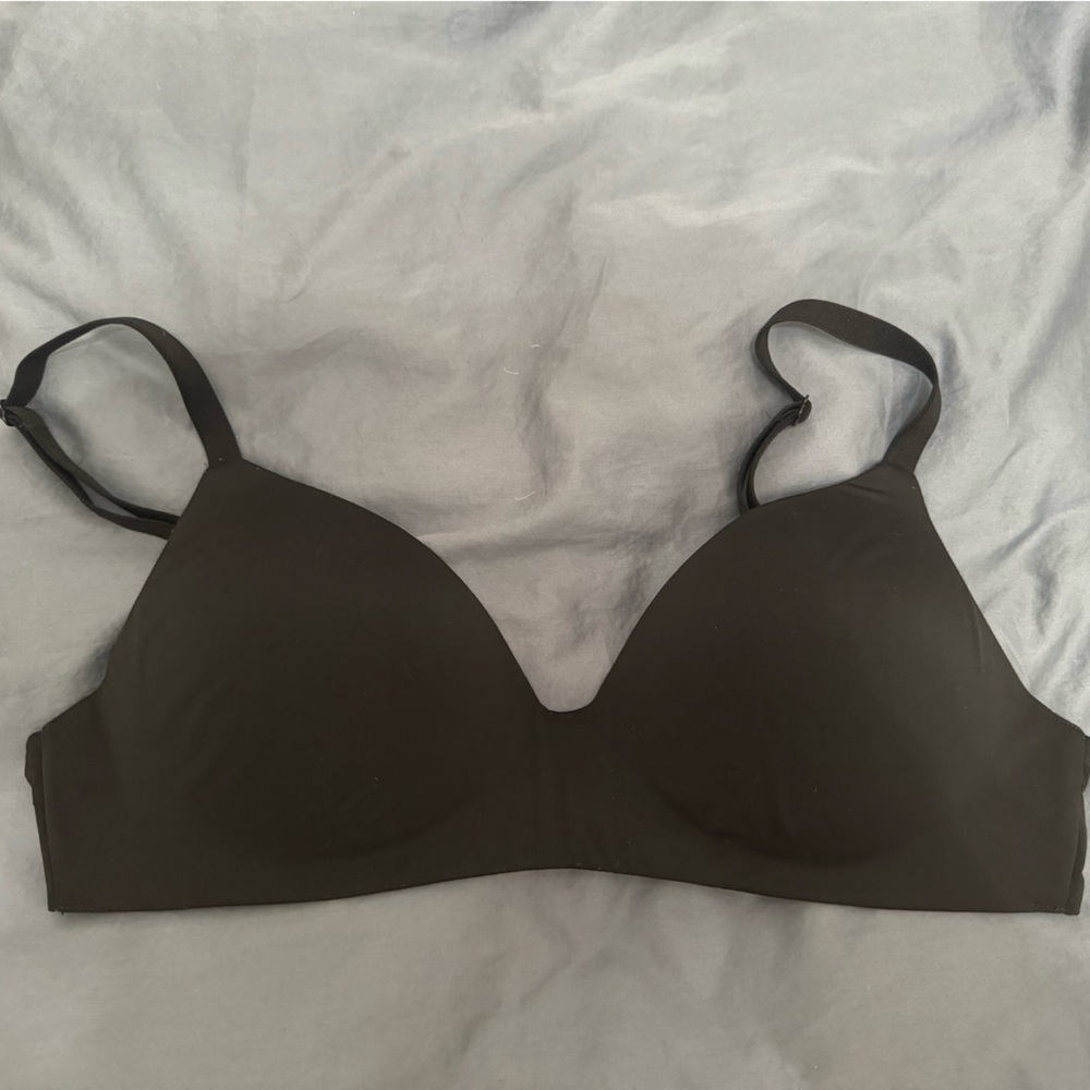 Victoria’s Secret wireless tshirt bra, black, 34D
